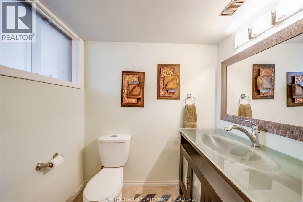 10 PHYLLIS AVENUE - 38