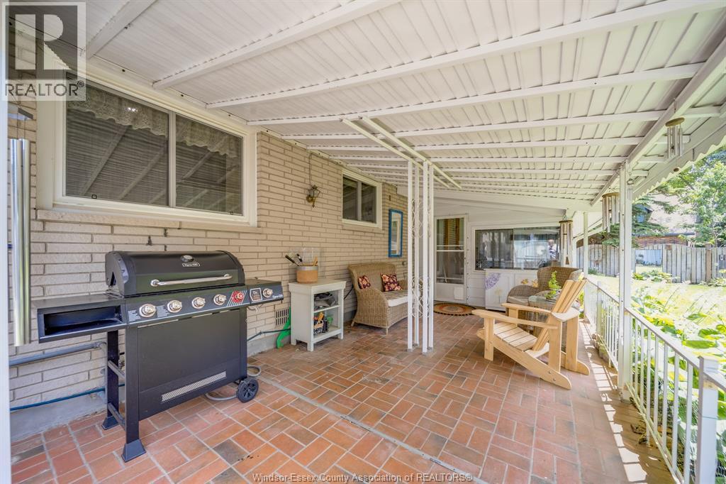10 PHYLLIS AVENUE - 44