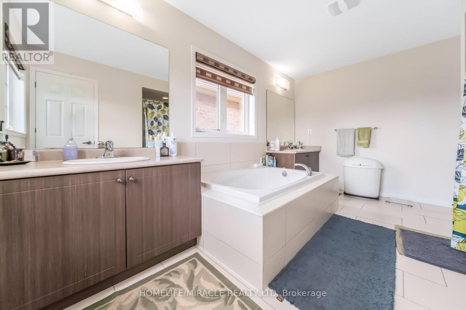 14 ABERCROMBIE CRESCENT - 31