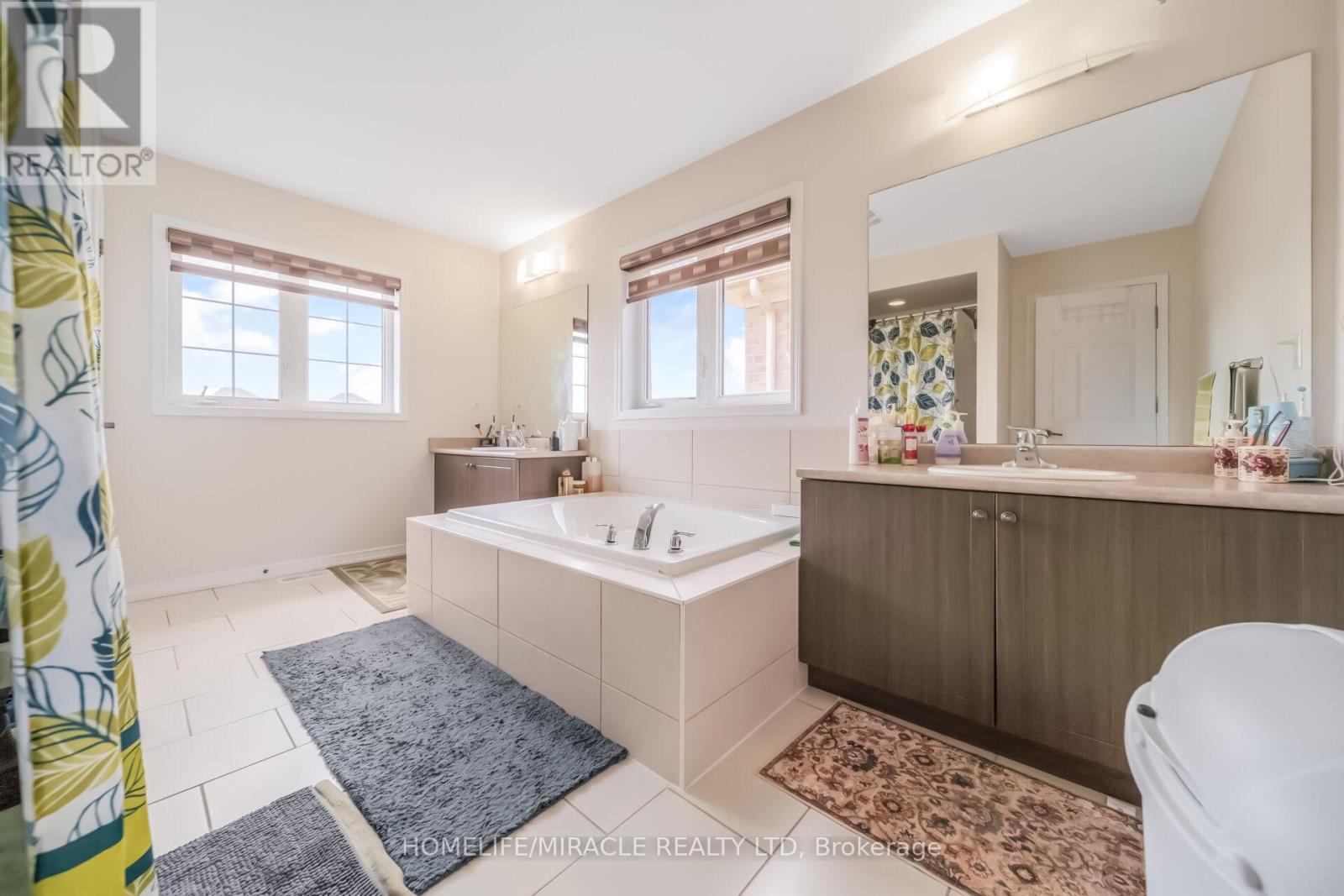 14 ABERCROMBIE CRESCENT - 32