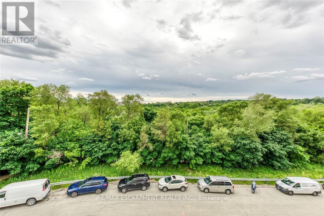 #309 10 WILBY CRESCENT - 14