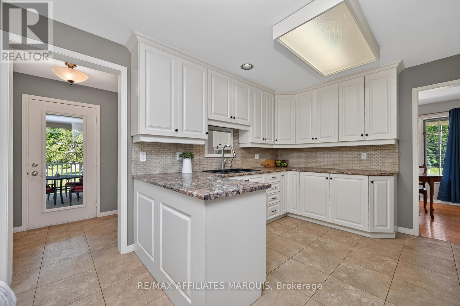 4 DAVIS LANE - 11
