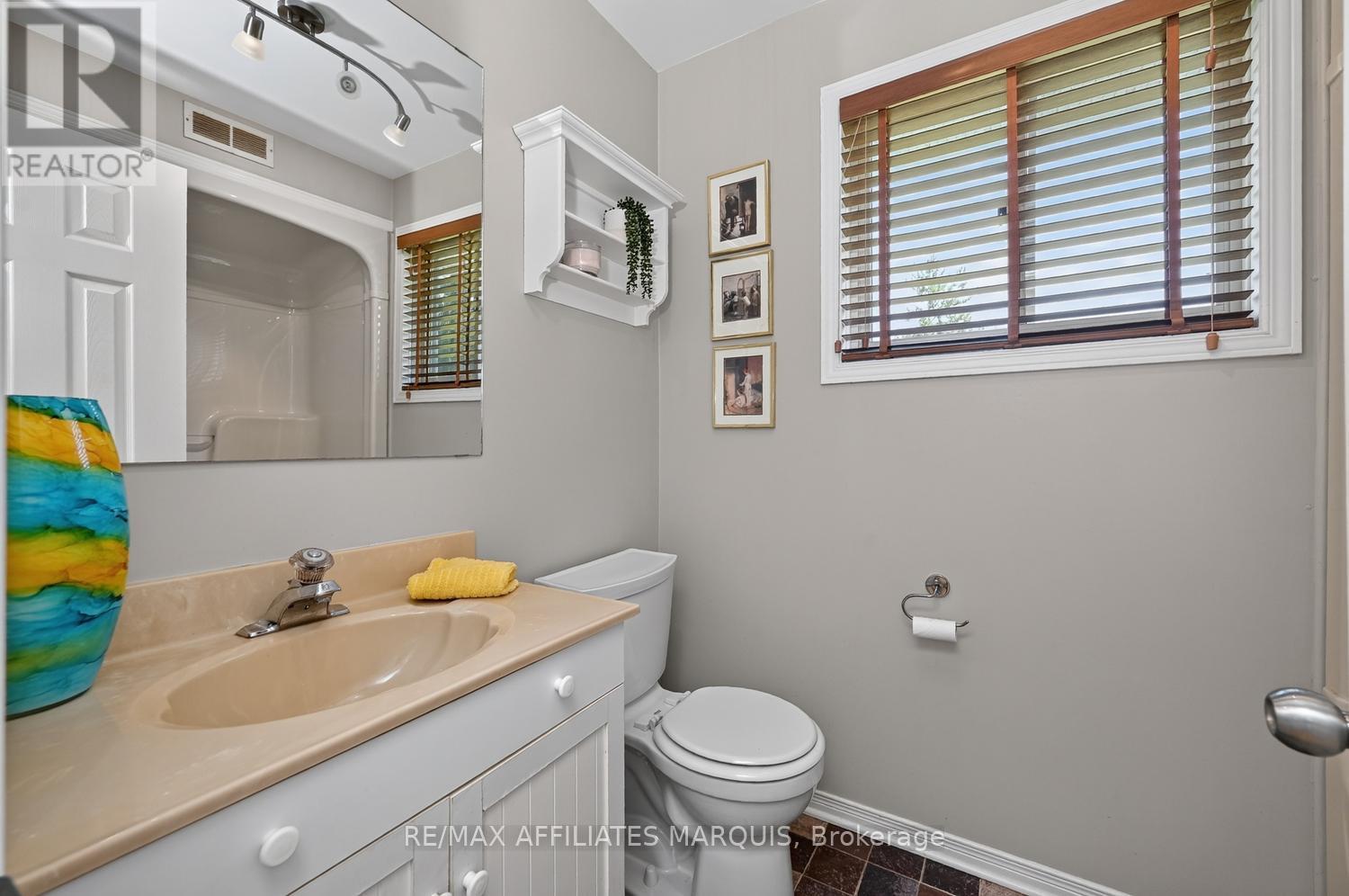 4 DAVIS LANE - 22