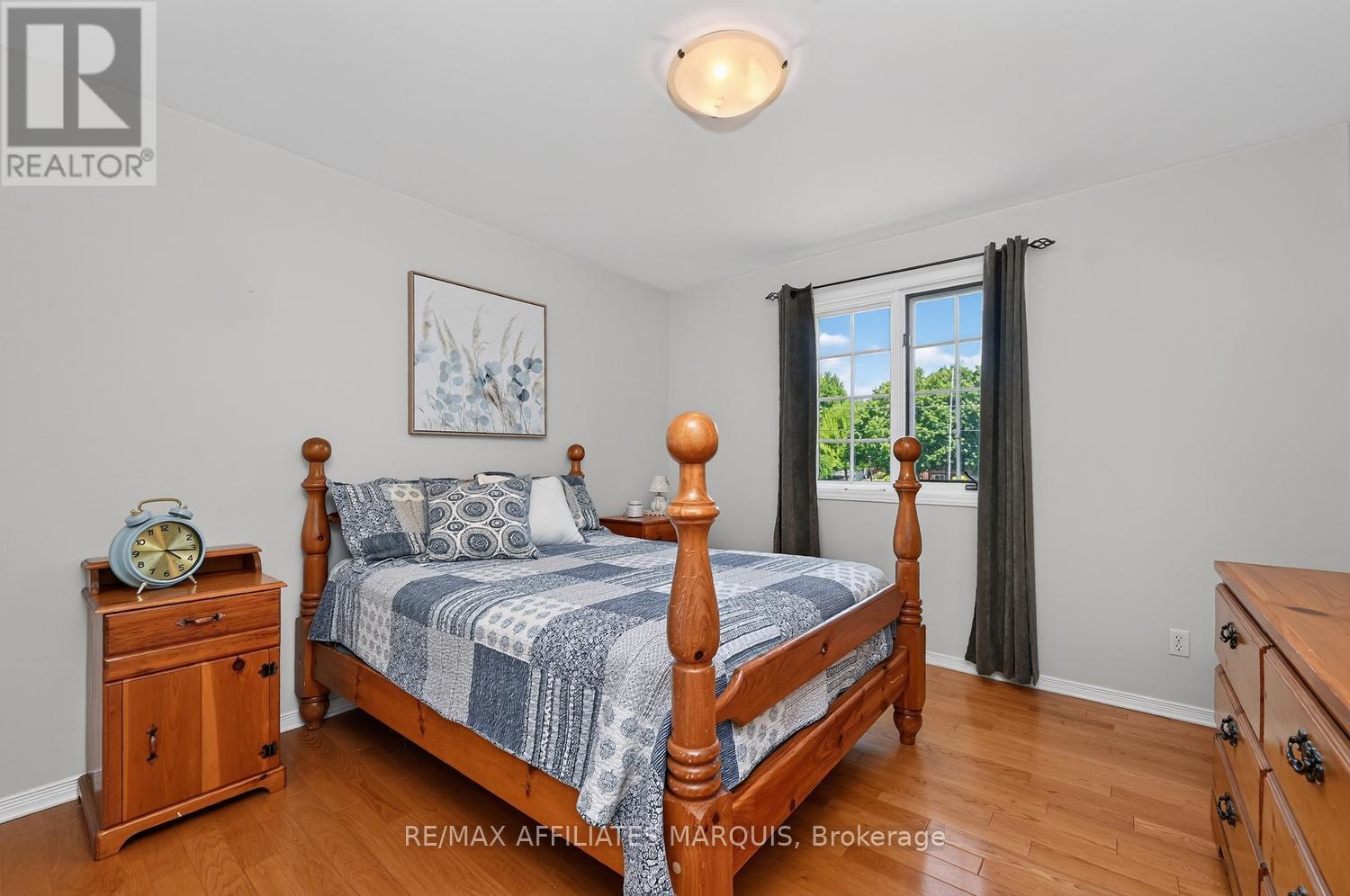 4 DAVIS LANE - 23