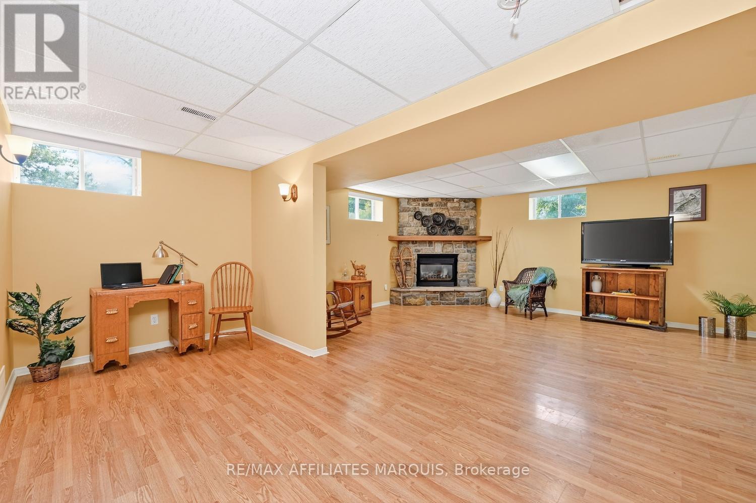 4 DAVIS LANE - 26