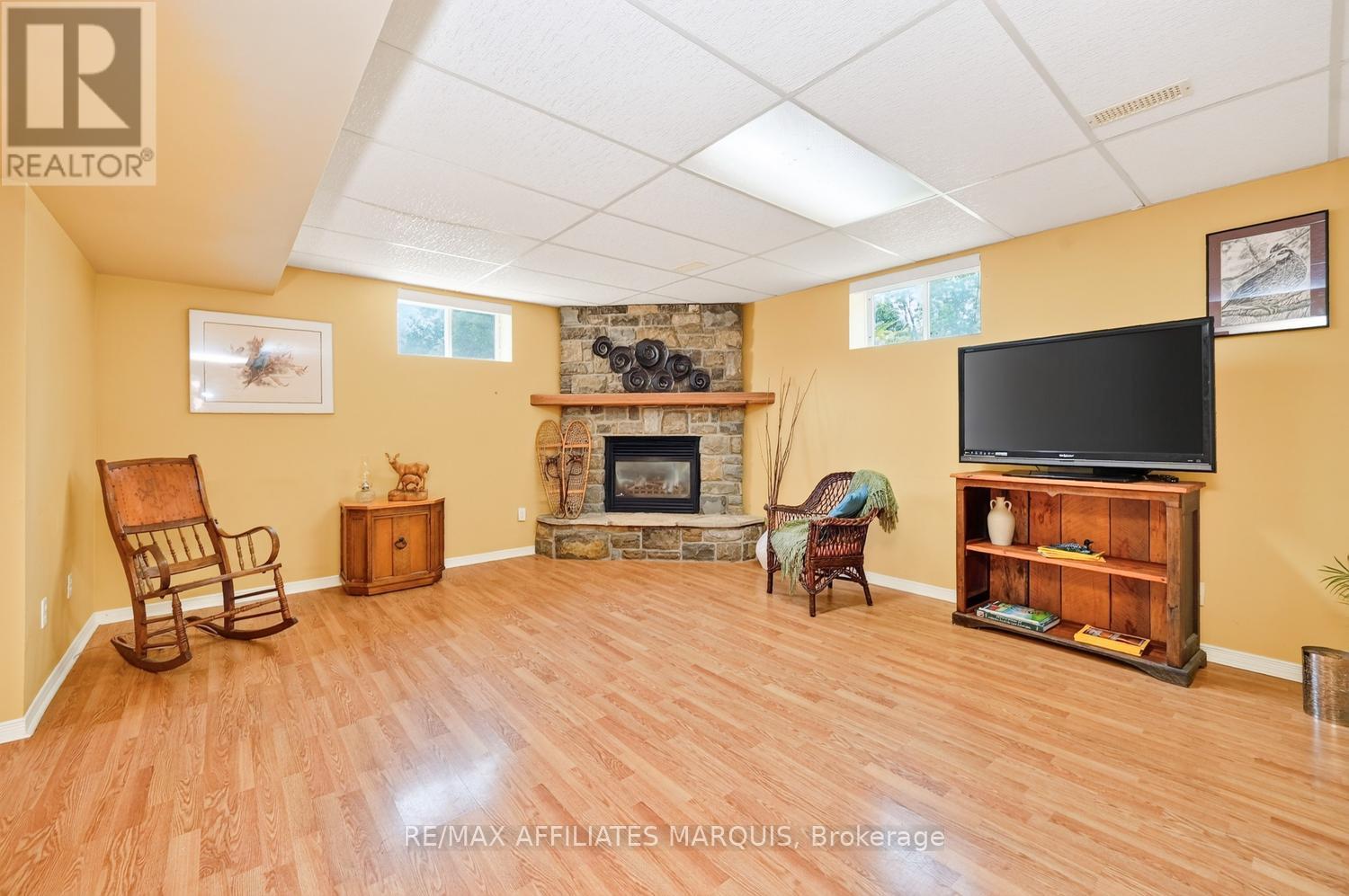 4 DAVIS LANE - 27