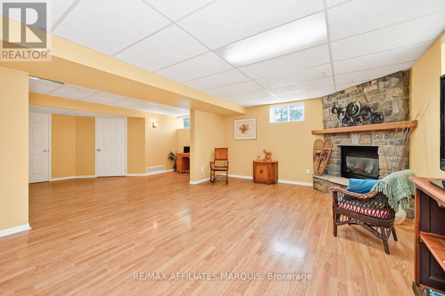 4 DAVIS LANE - 28