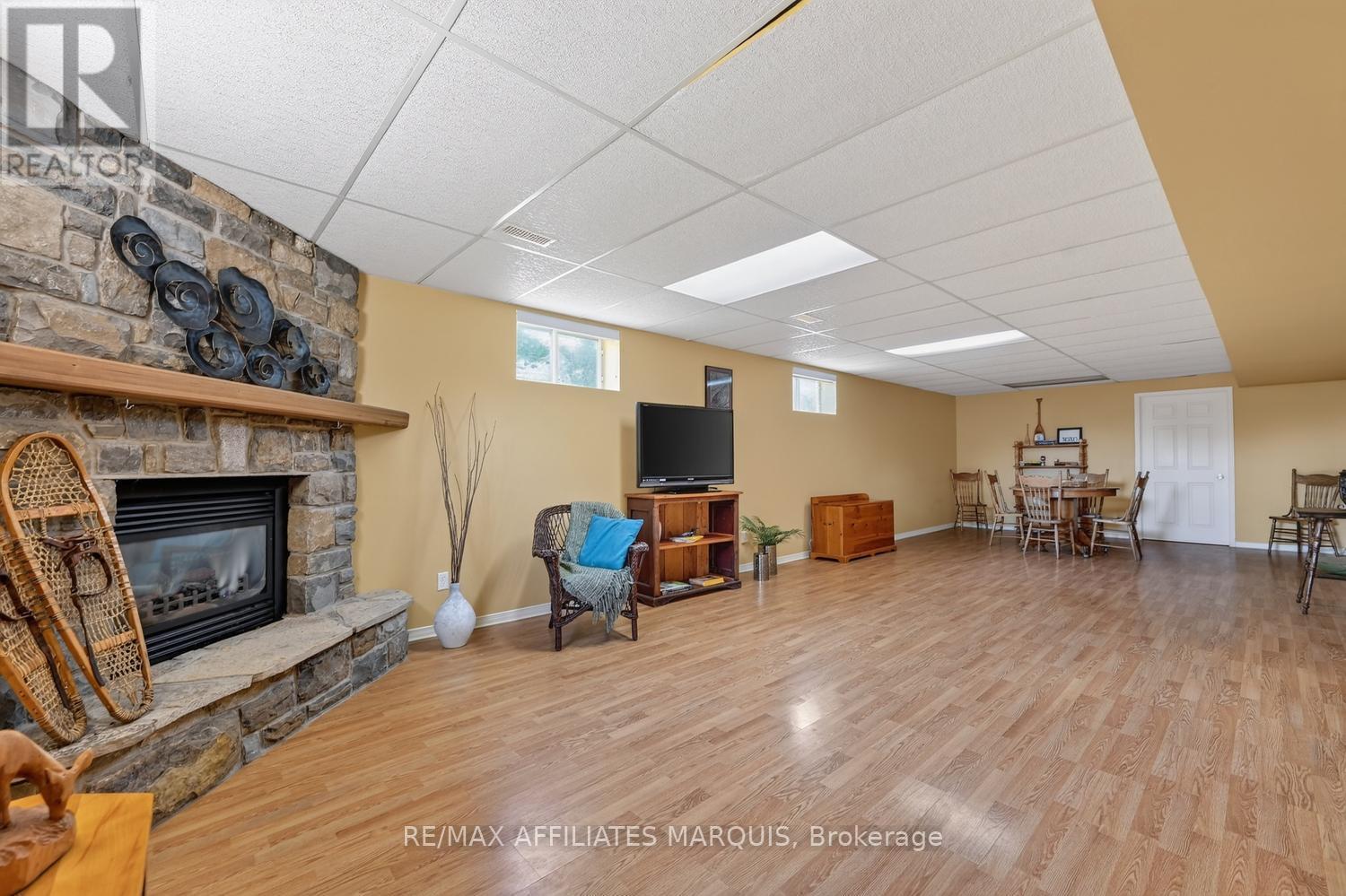 4 DAVIS LANE - 29