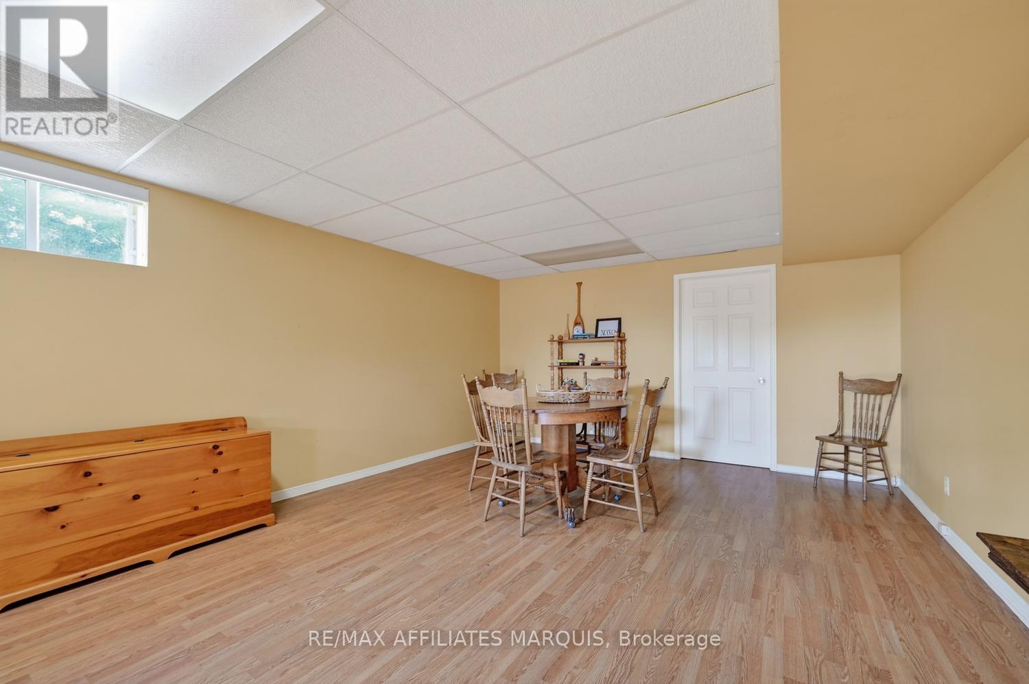4 DAVIS LANE - 30
