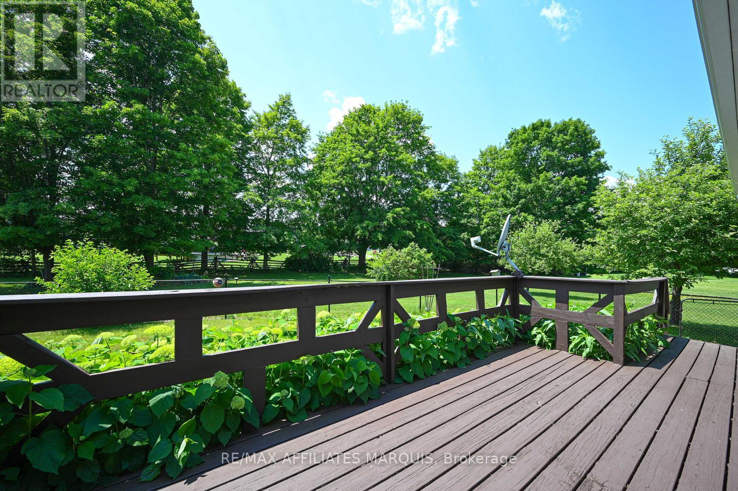 4 DAVIS LANE - 35