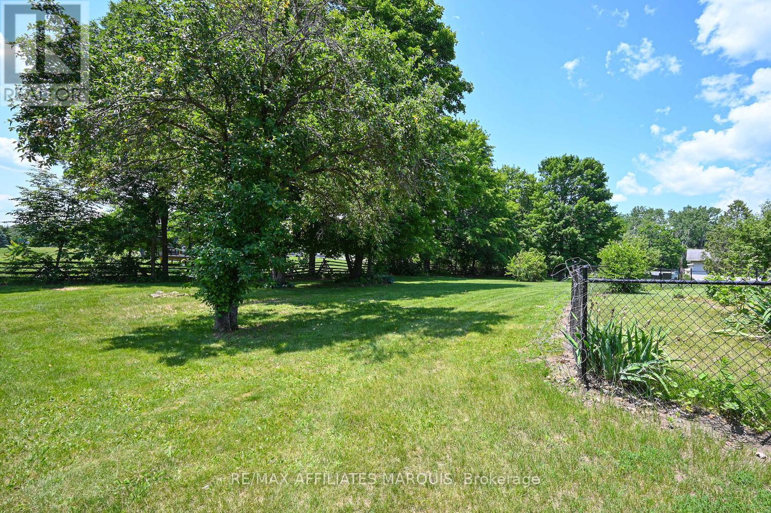 4 DAVIS LANE - 38