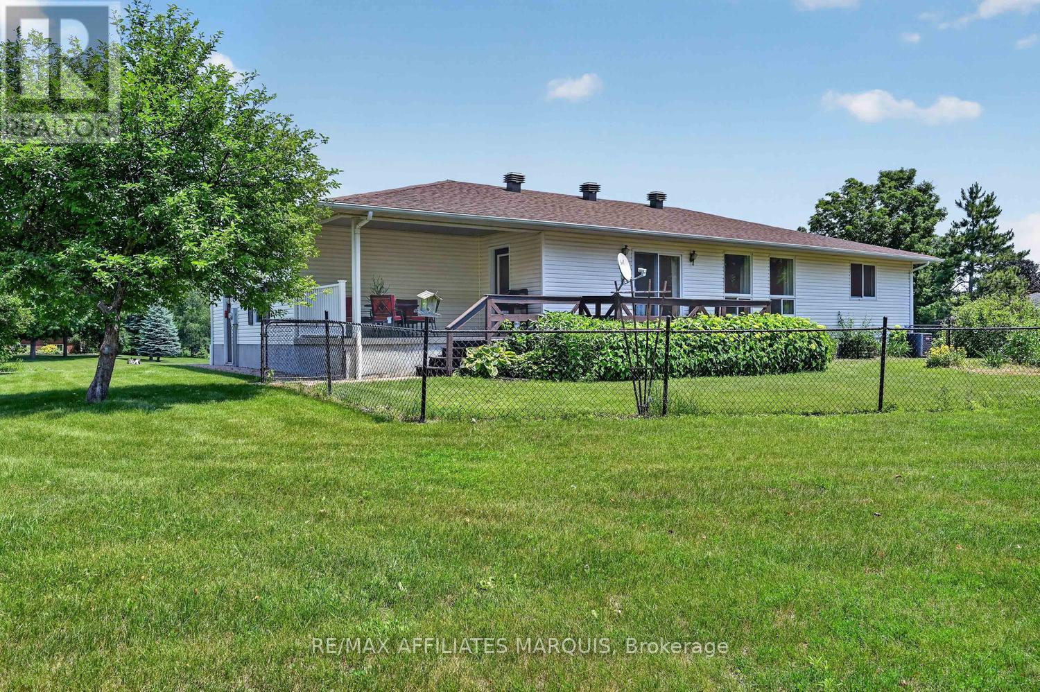 4 DAVIS LANE - 40