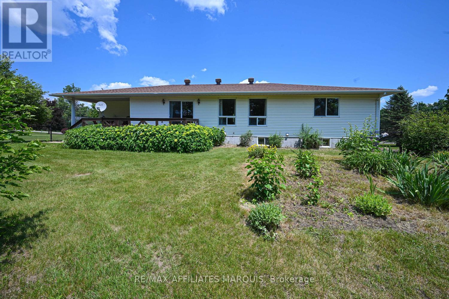 4 DAVIS LANE - 42