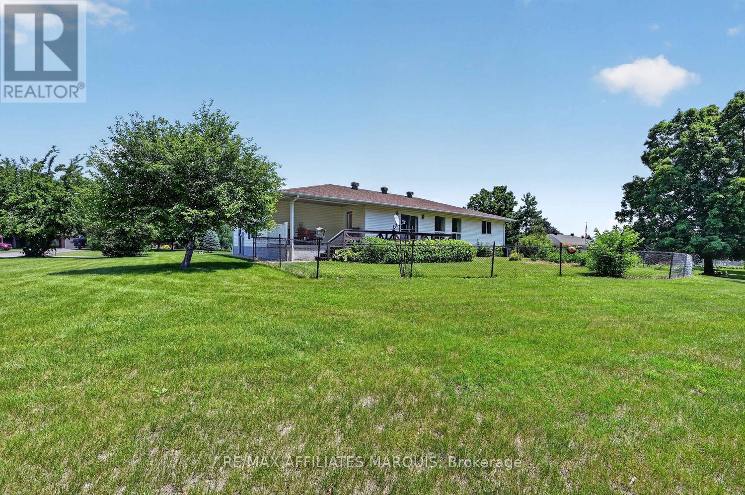 4 DAVIS LANE - 44