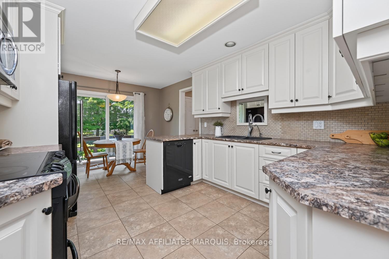 4 DAVIS LANE - 9