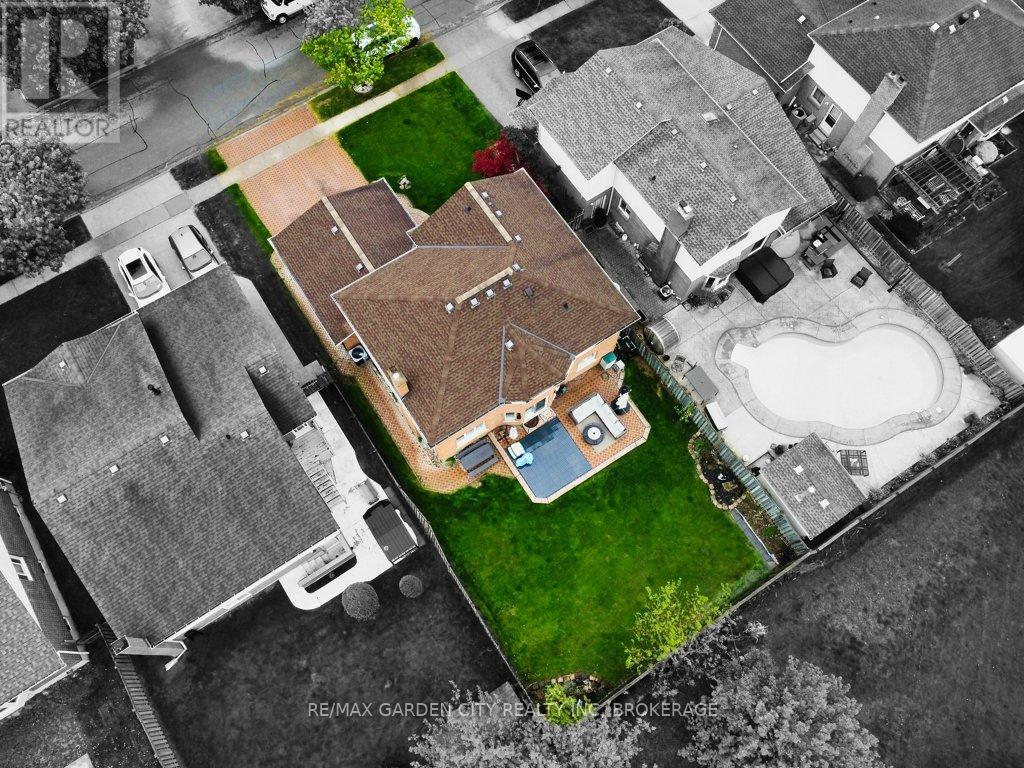 20 CONSIGLIA DRIVE - 44
