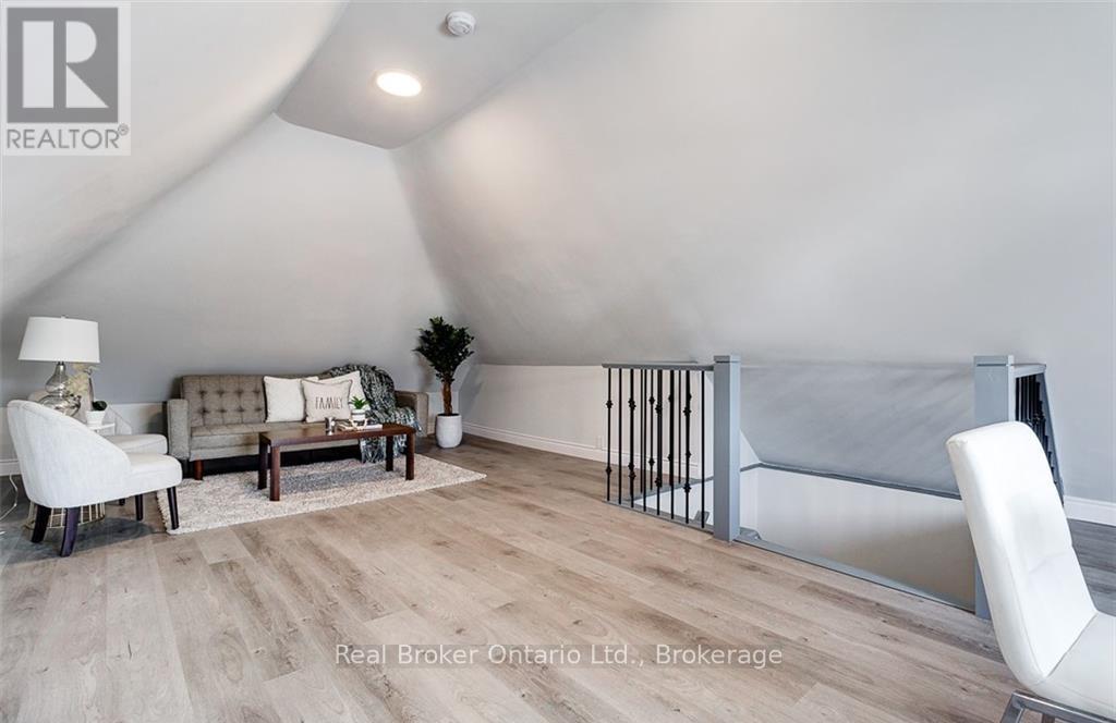 647 WILSON STREET - 35