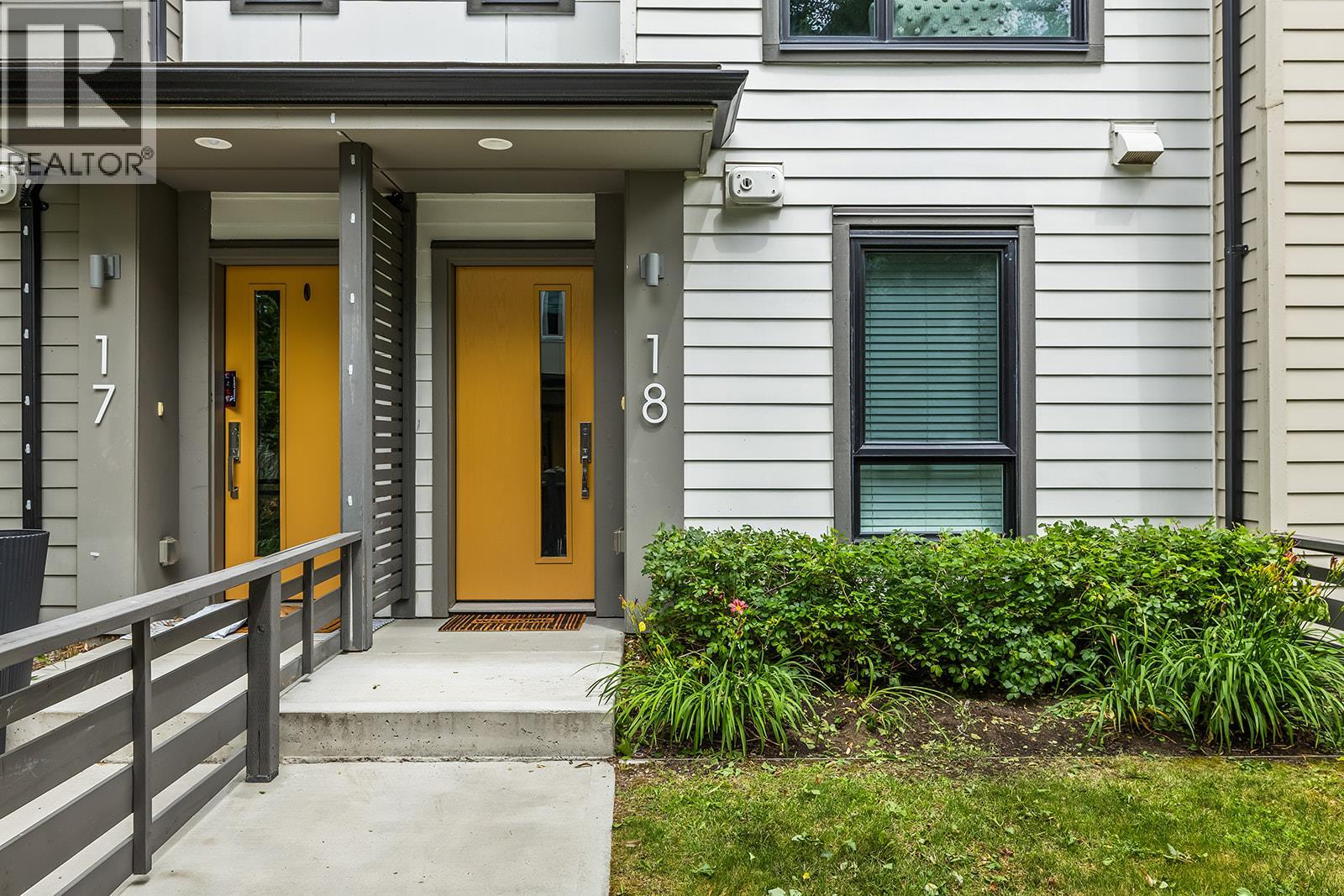 #18 170 Celano Crescent - 3