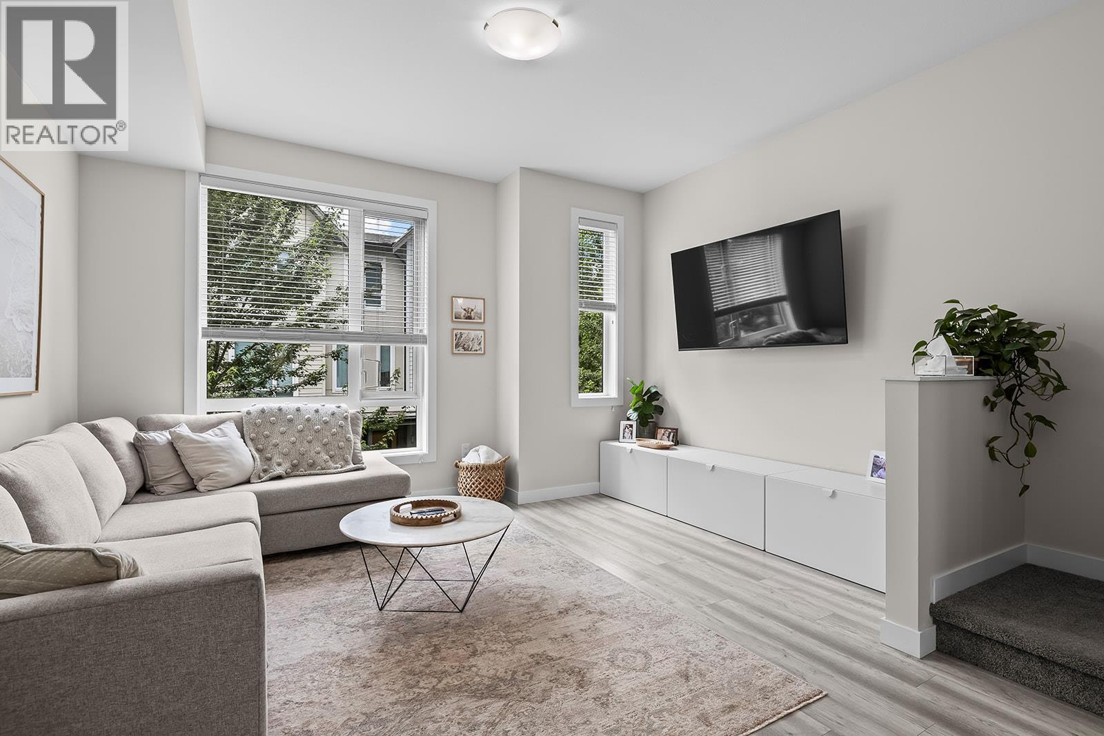 #18 170 Celano Crescent - 35