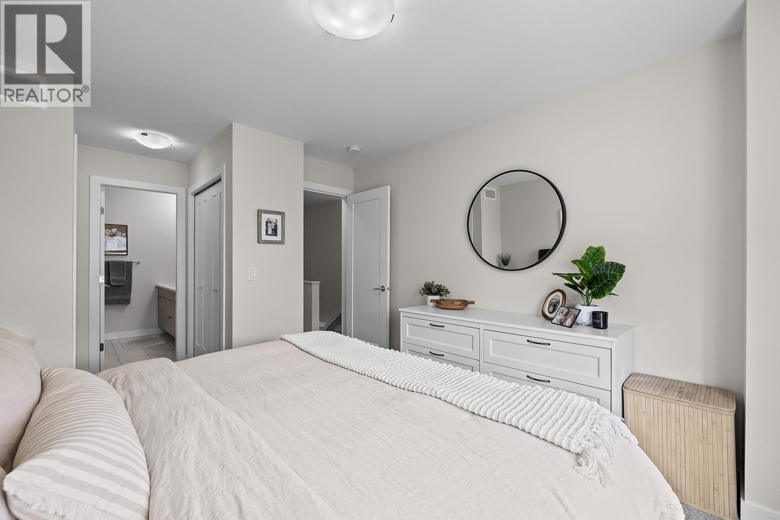 #18 170 Celano Crescent - 44