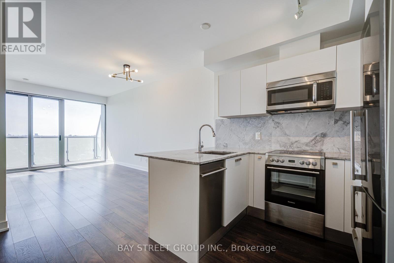 #2706 57 ST. JOSEPH STREET - 6