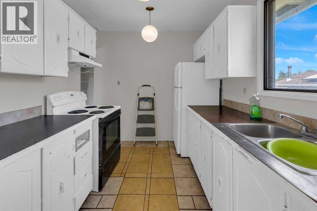 4347 70 Street NW, Bowness, Calgary photo 4