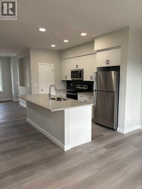 619 Savanna Crescent NE - 15