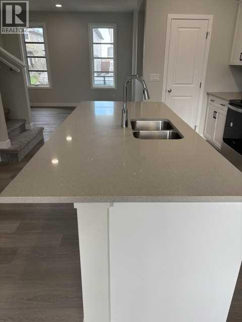 619 Savanna Crescent NE - 17