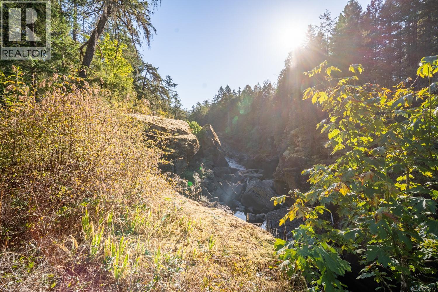 995 Nanaimo River Rd - 35