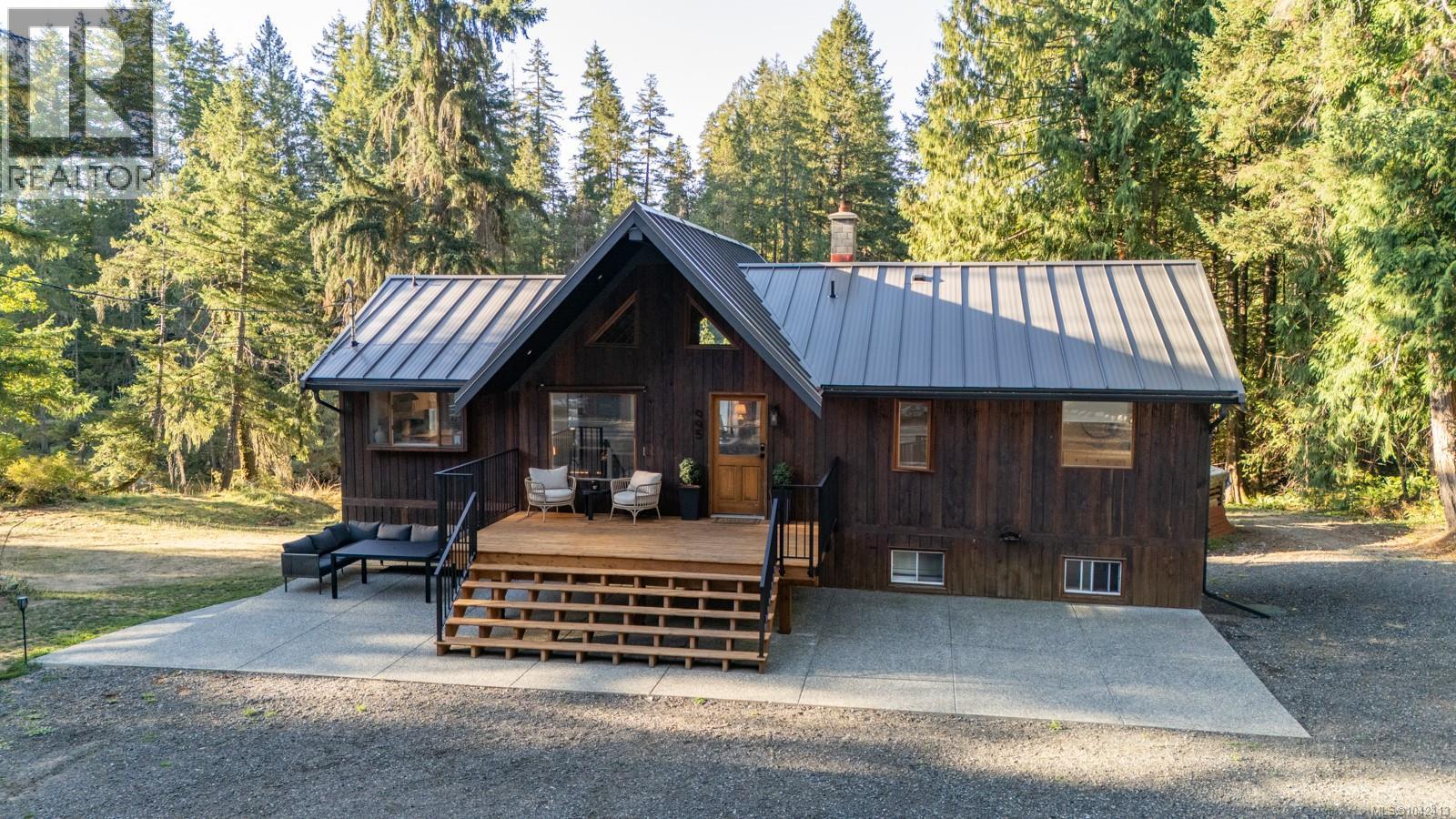 995 Nanaimo River Rd - 1