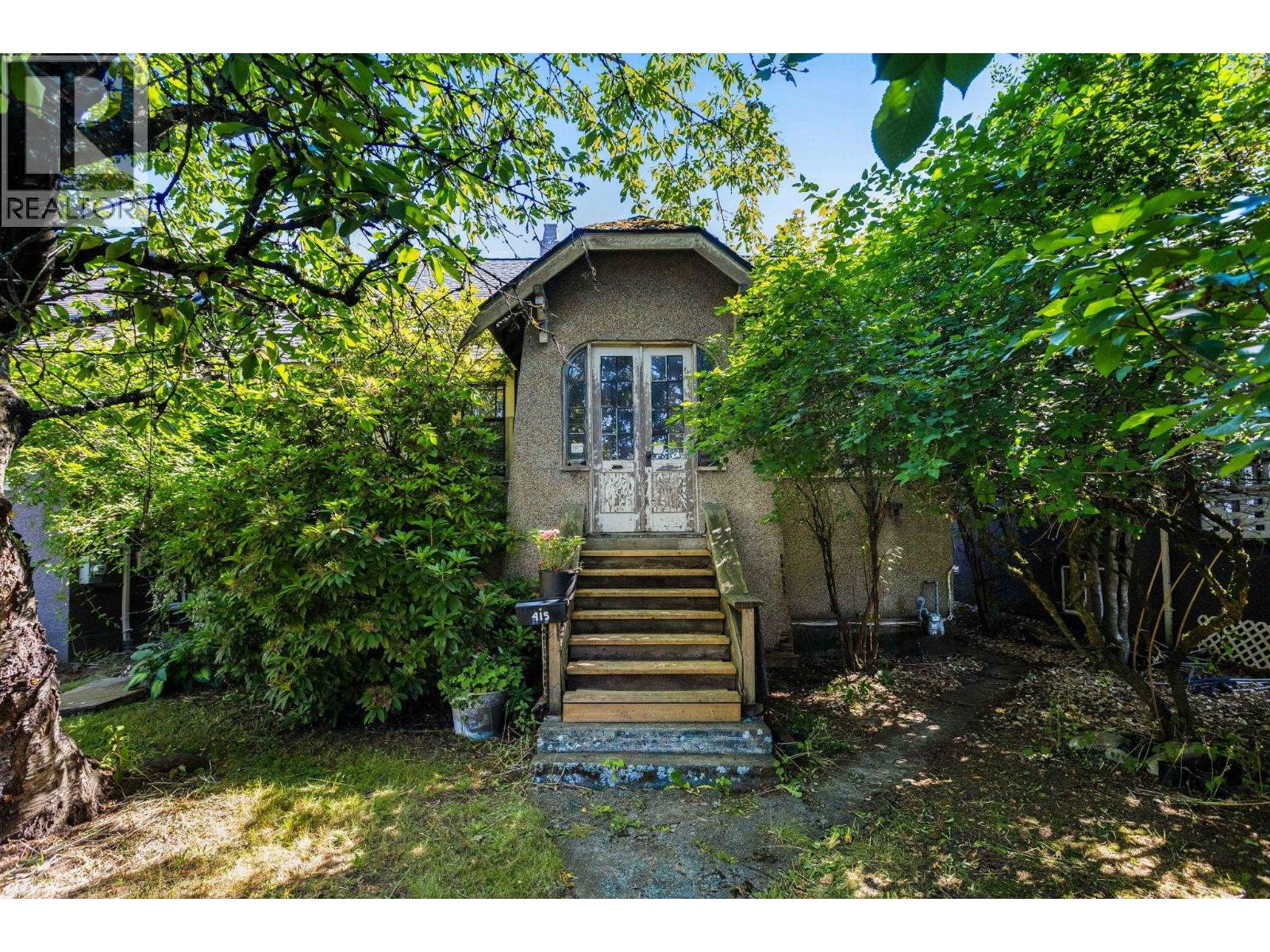 415 SEVENTH STREET, New Westminster