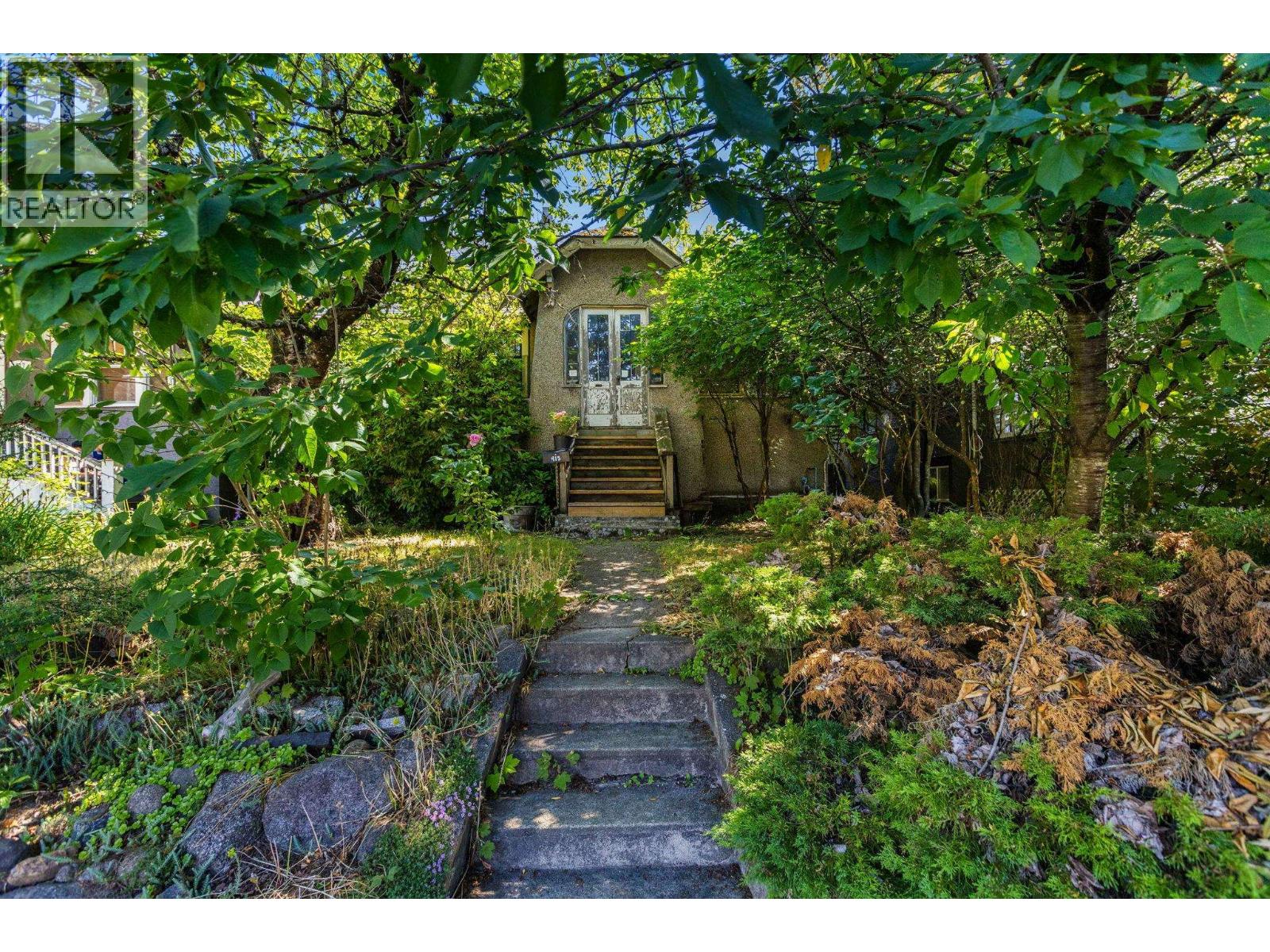 415 SEVENTH STREET, New Westminster