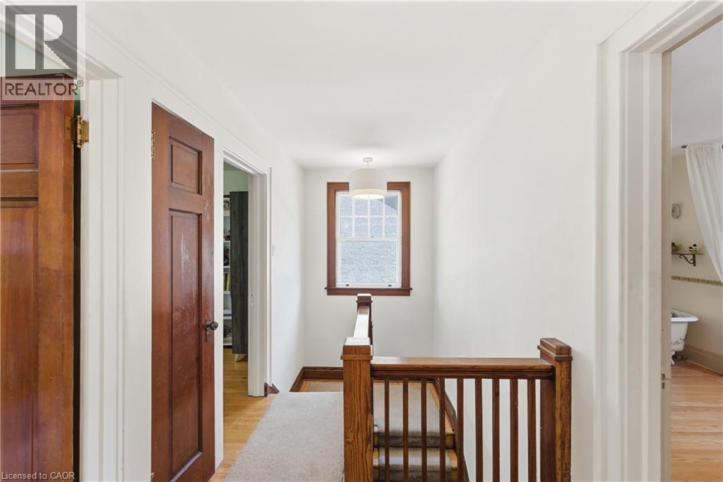 15 1/2 WOLSELEY Avenue - 16