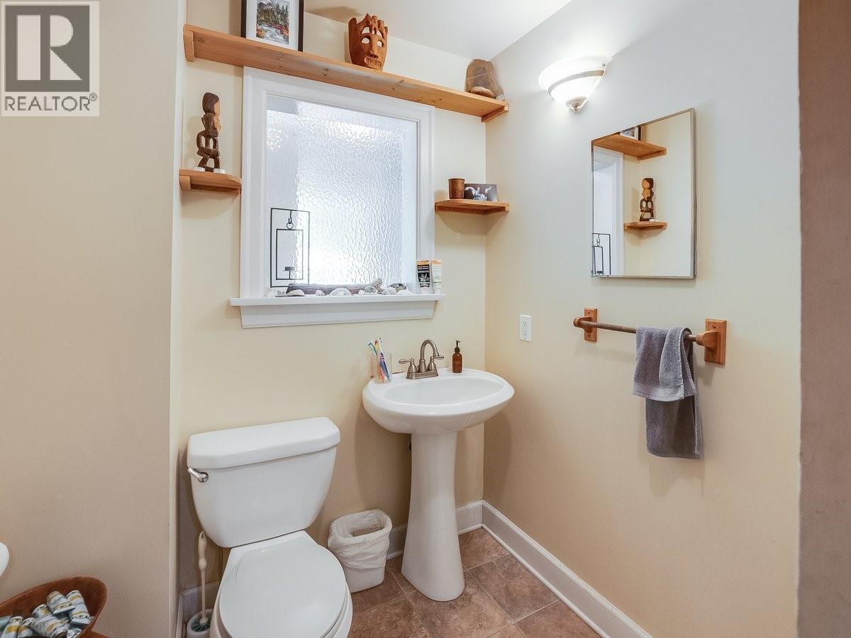 5875 SLOCAN RIVER Road - 34