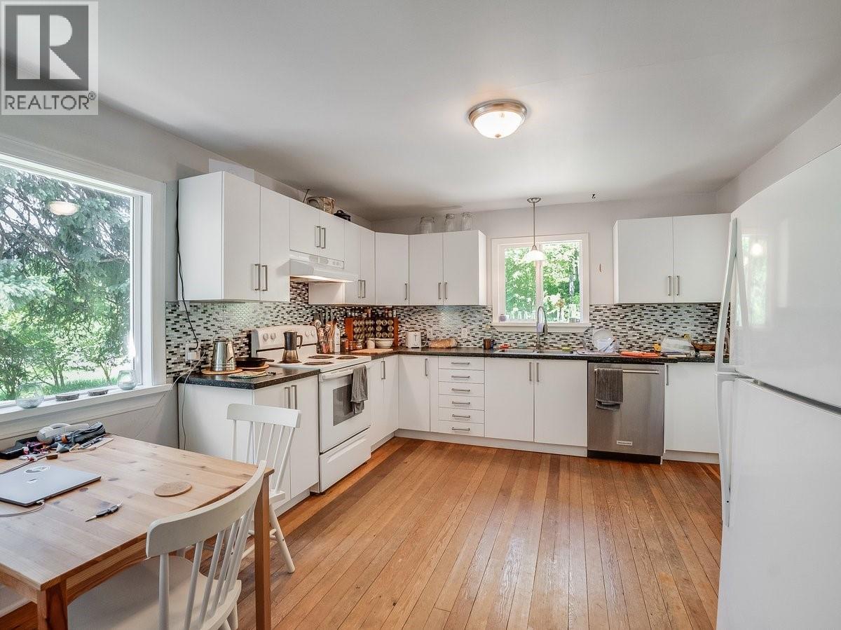 5875 SLOCAN RIVER Road - 40