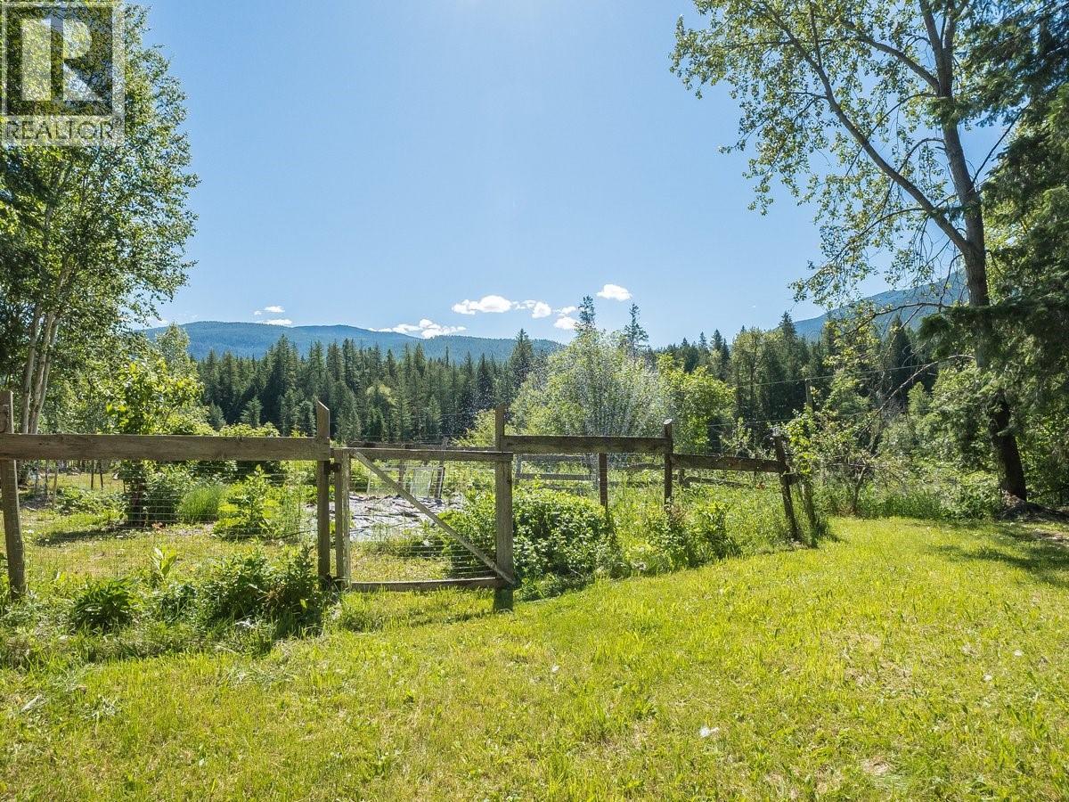 5875 SLOCAN RIVER Road - 19