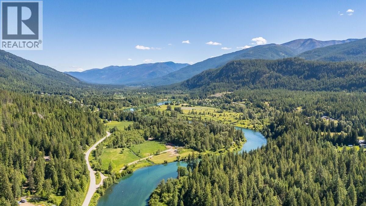 5875 SLOCAN RIVER Road - 5