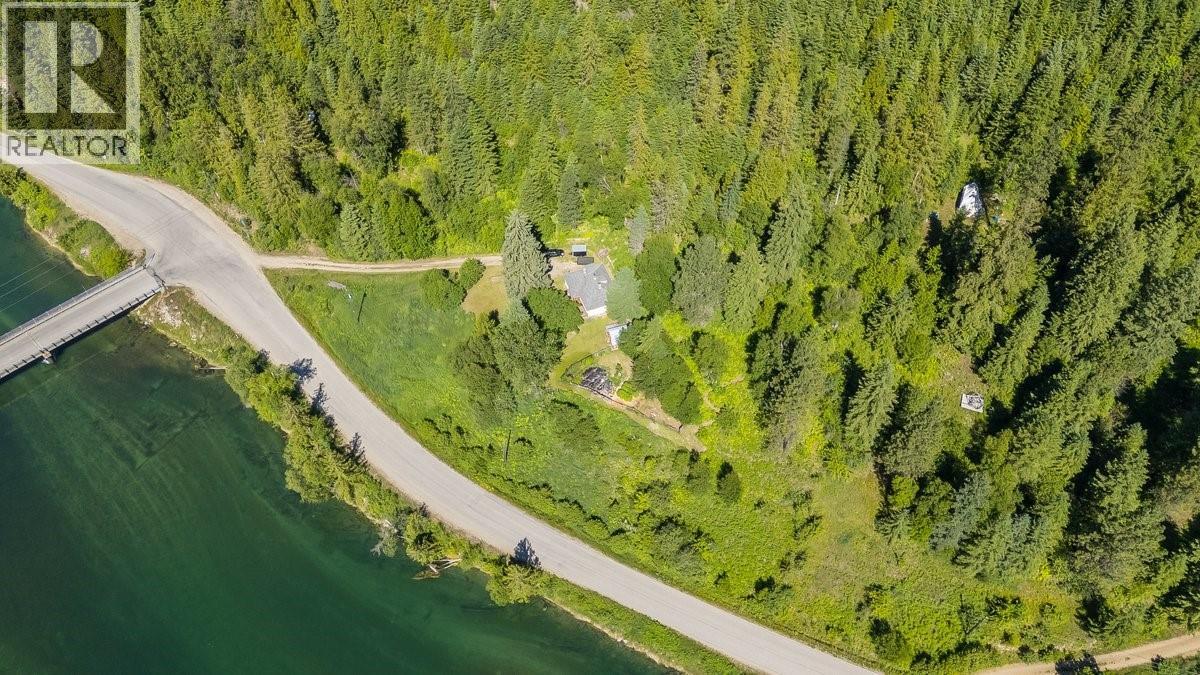 5875 SLOCAN RIVER Road - 6