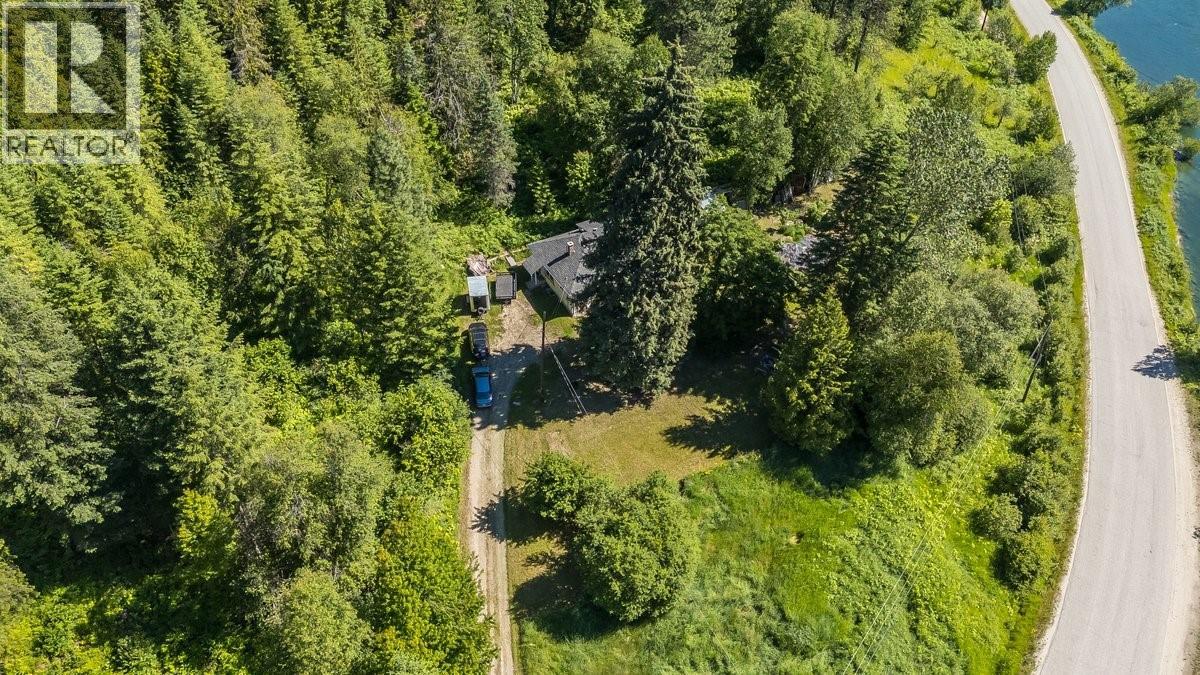 5875 SLOCAN RIVER Road - 3