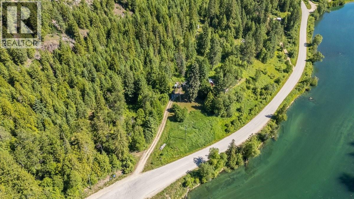 5875 SLOCAN RIVER Road - 4