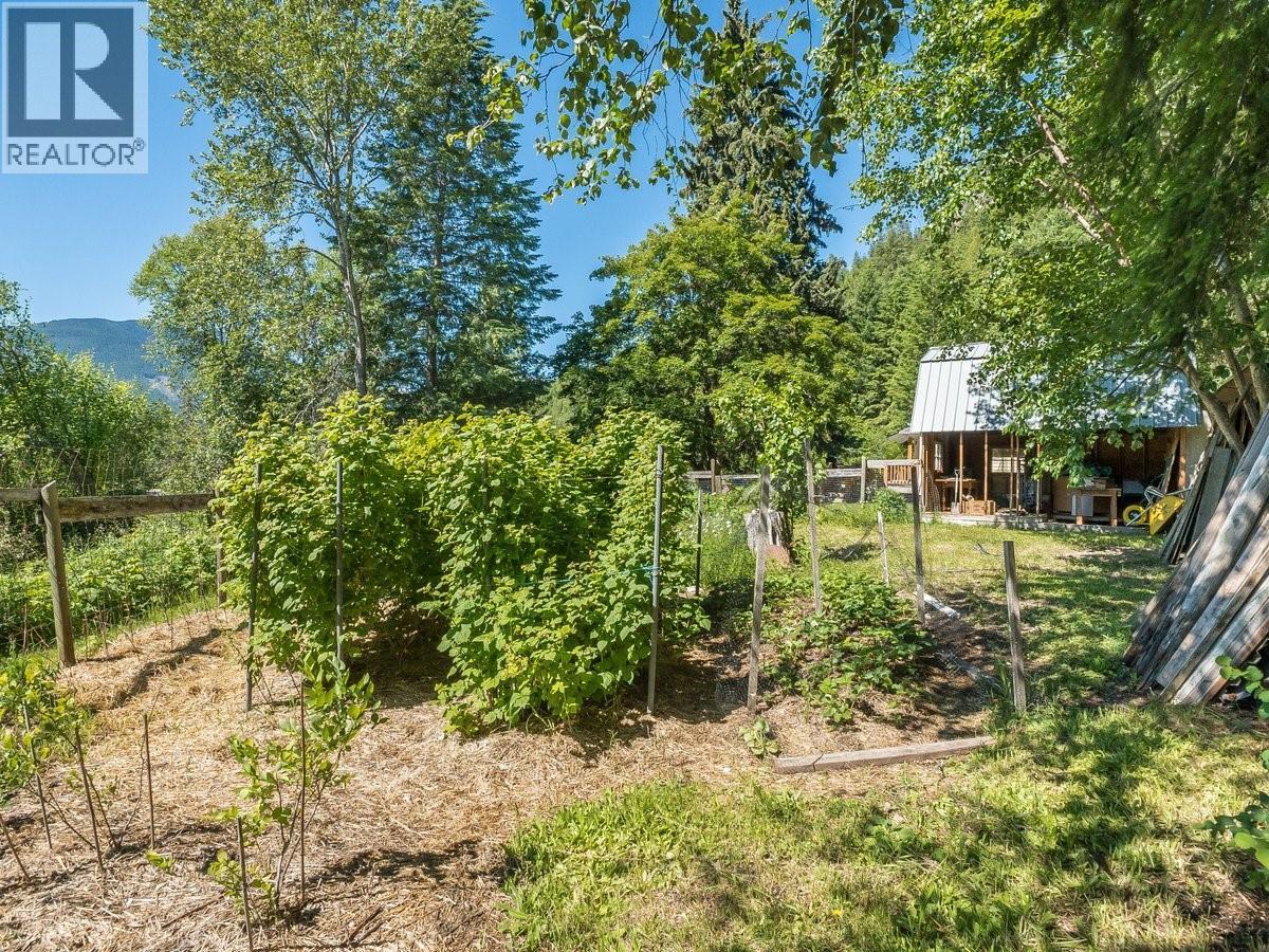 5875 SLOCAN RIVER Road - 15