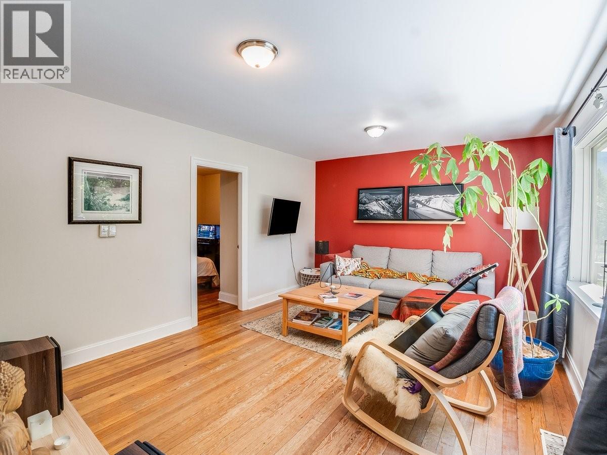 5875 SLOCAN RIVER Road - 28