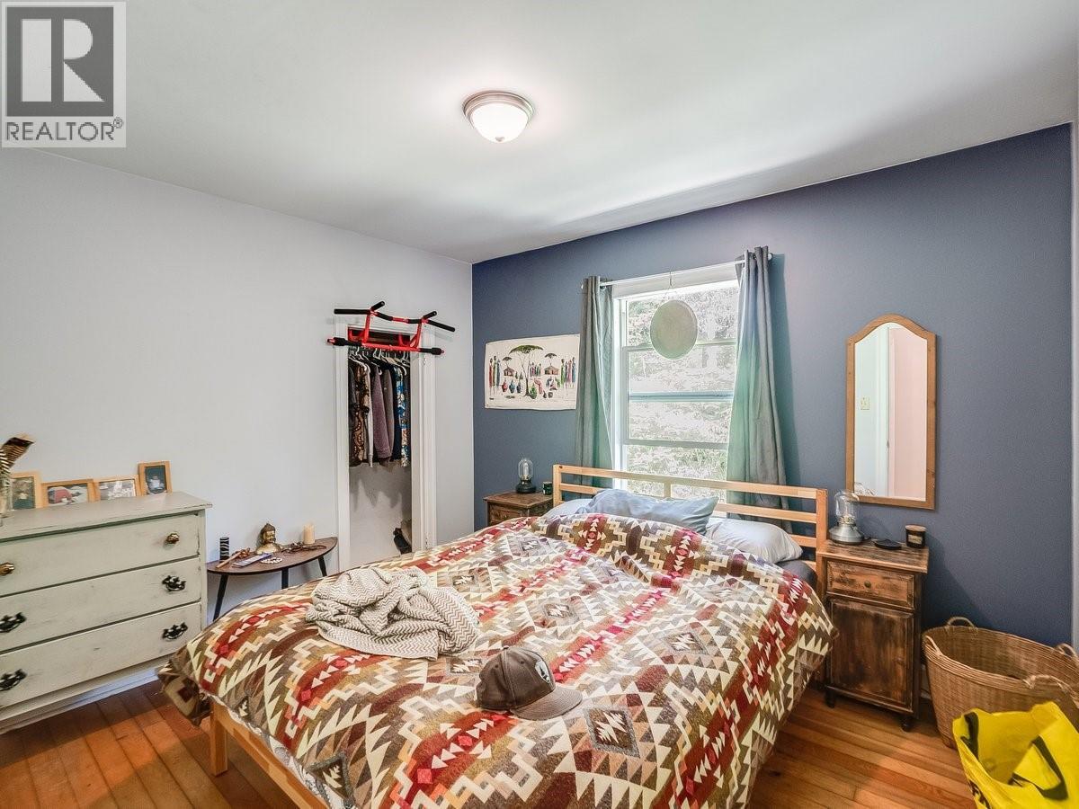 5875 SLOCAN RIVER Road - 33