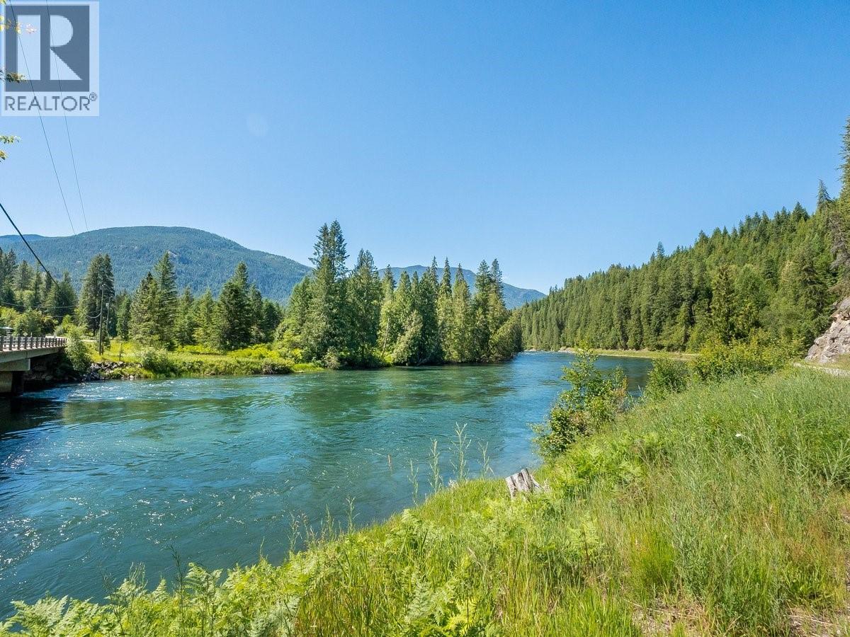 5875 SLOCAN RIVER Road - 9