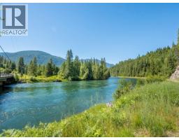 5875 Slocan River Road, Winlaw, BC V0G2J0 Photo 9