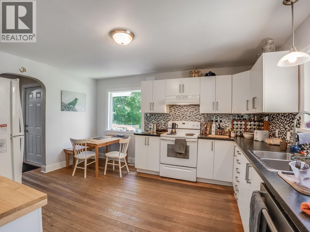 5875 SLOCAN RIVER Road - 39