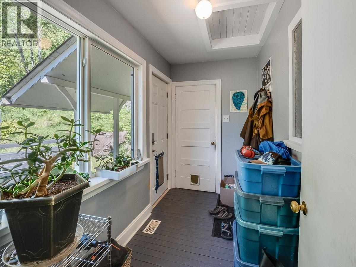 5875 SLOCAN RIVER Road - 26