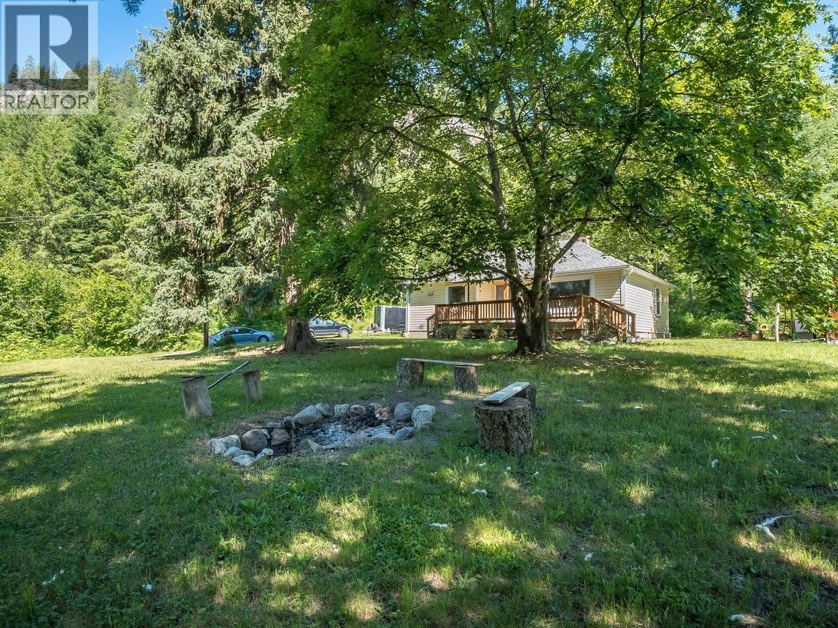 5875 SLOCAN RIVER Road - 13