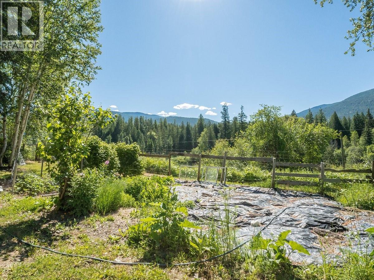 5875 SLOCAN RIVER Road - 17