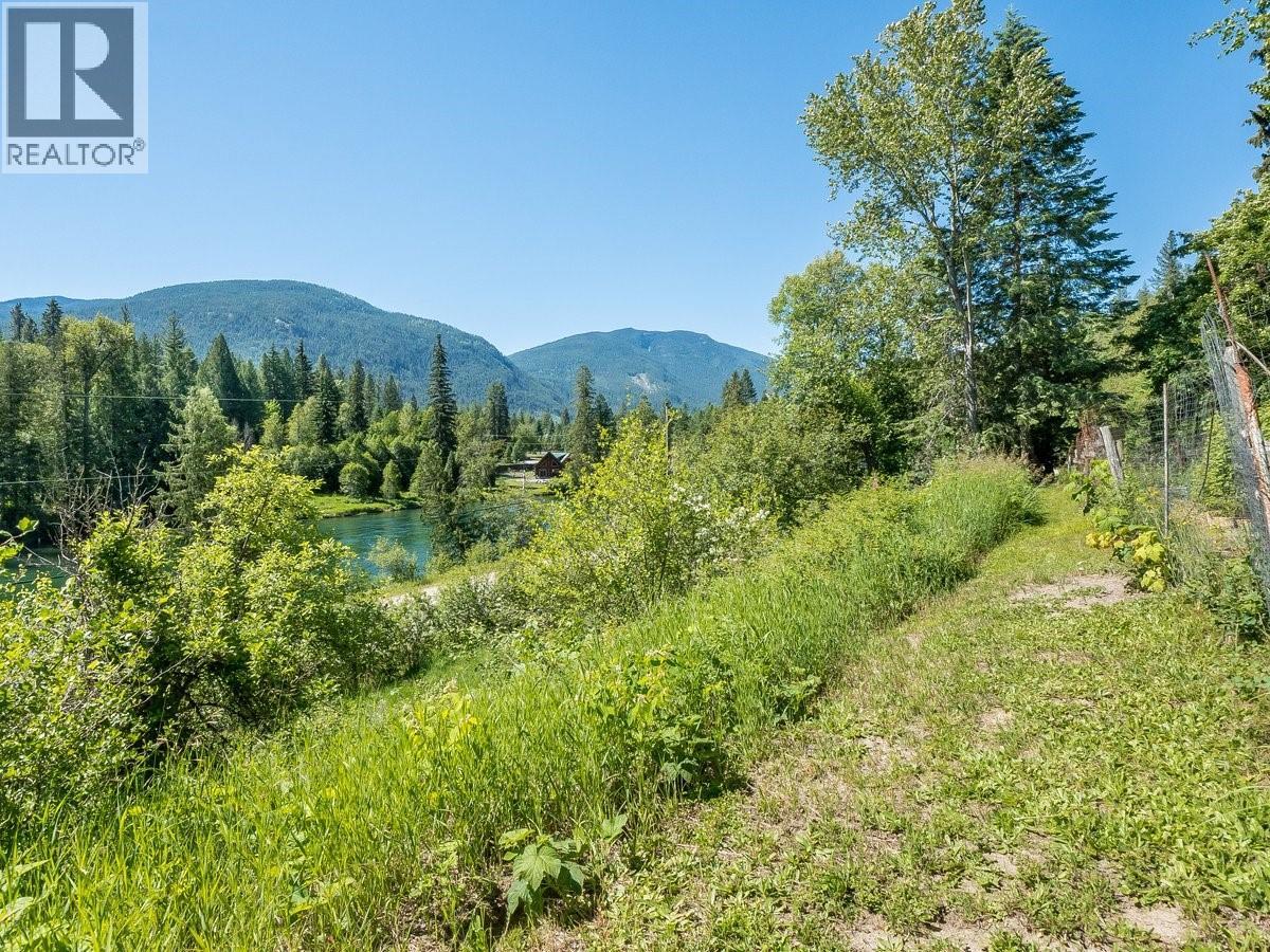 5875 SLOCAN RIVER Road - 14
